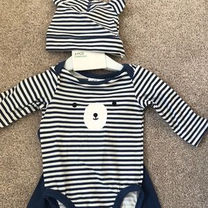 Newborn hat onsie pants set
